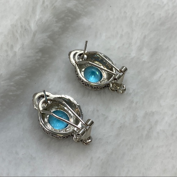 Pierced Style Earrings with Blue Topaz Color Setting. - Picture 5 of 9